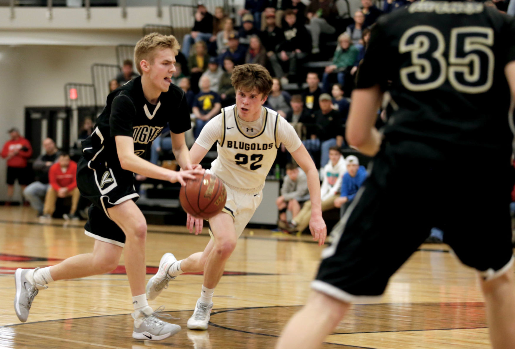 Onalaska Luther vs. La Crosse Aquinas